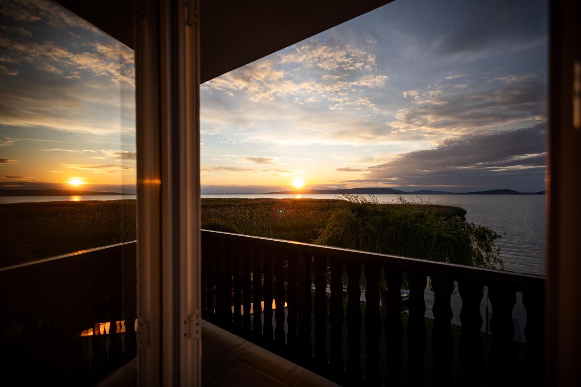 Balaton A Kertben - Balaton In The Garden - Beachfront Houses With Beautiful View, Private Beach Balatonfenyves Exteriér fotografie